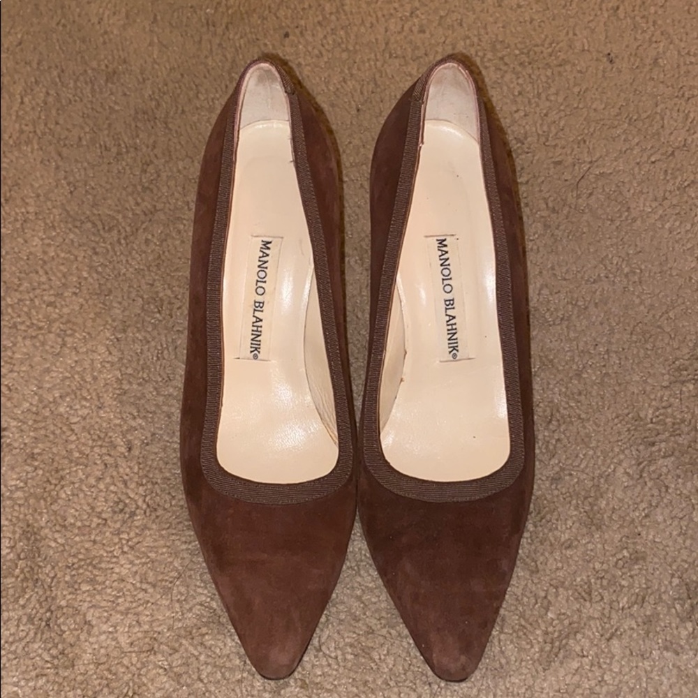 Manolo Blahnik Classy suede brown 3”
